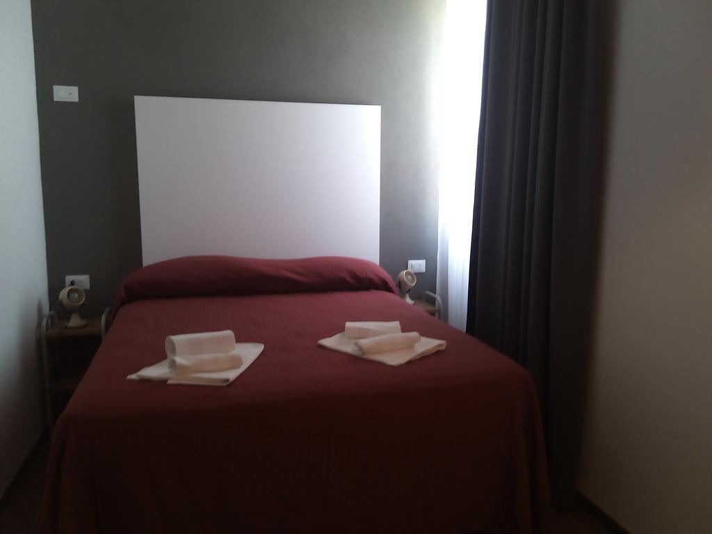 פירנצולה Hotel Piccola Firenze חדר תמונה