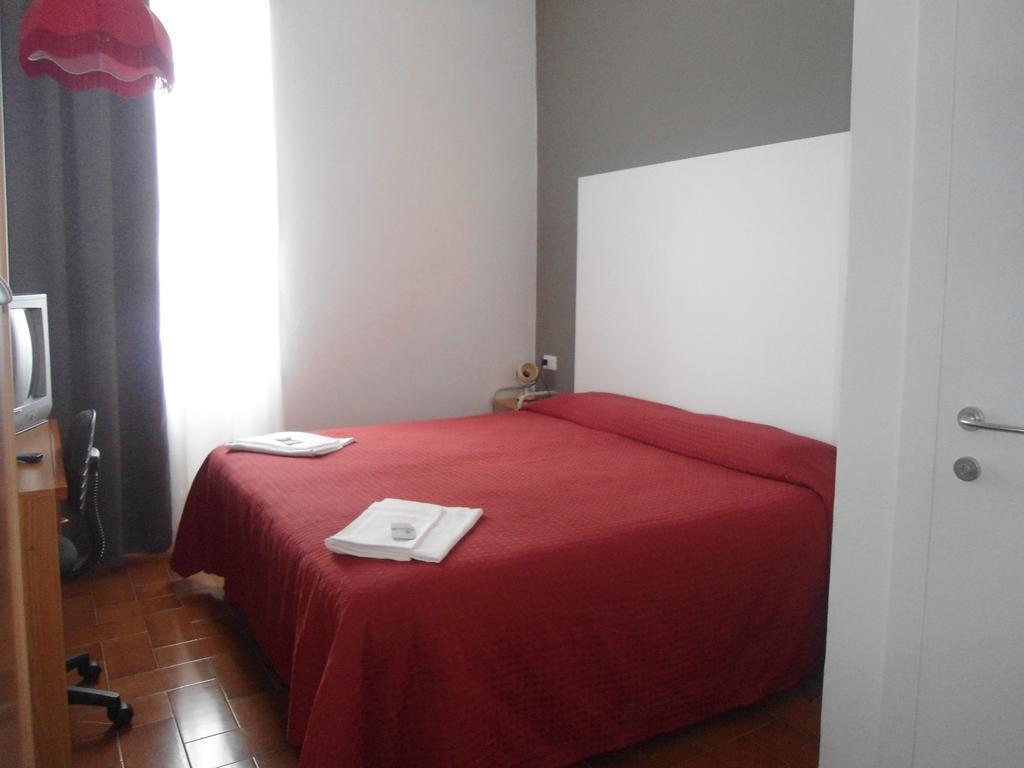 פירנצולה Hotel Piccola Firenze מראה חיצוני תמונה
