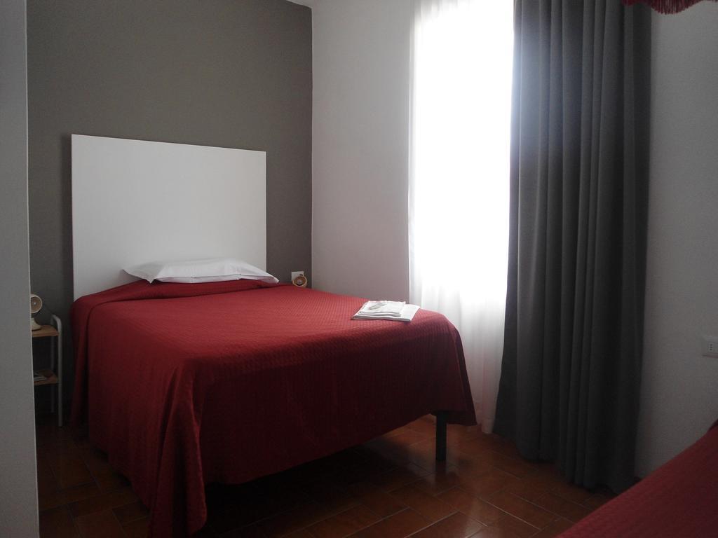 פירנצולה Hotel Piccola Firenze מראה חיצוני תמונה